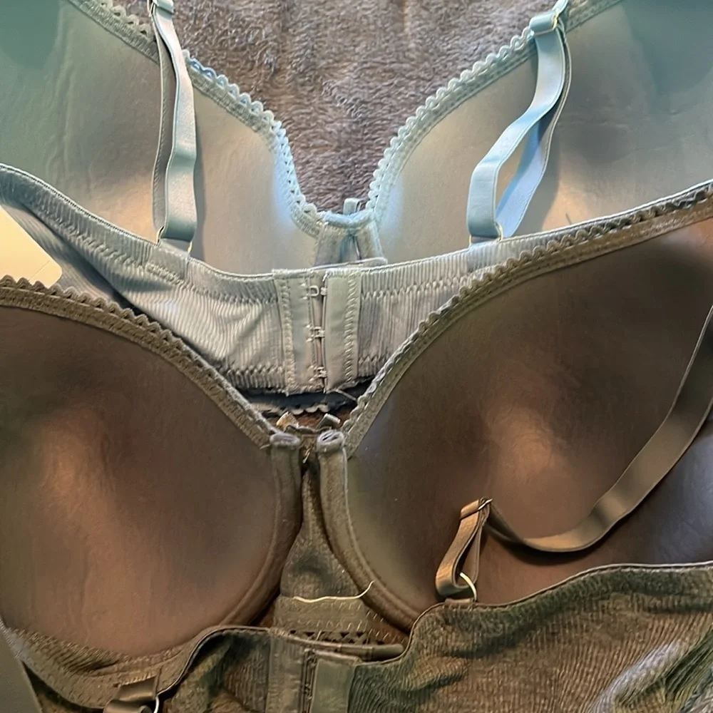 2 pack padded bras.